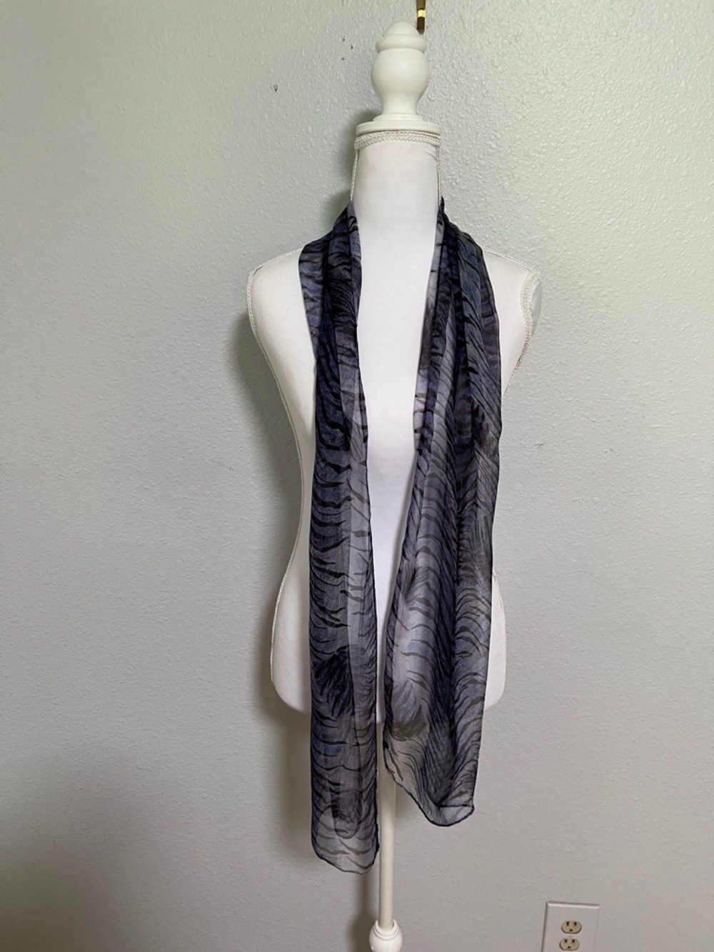 Scarf with Animal print Black and Gray - Picture 4 of 5